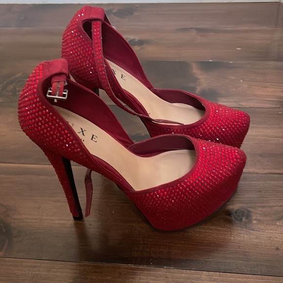 modern Alice in WonderlandJust Fab Red sequin 4.5 inches high heel pump size 6 - Picture 2 of 4